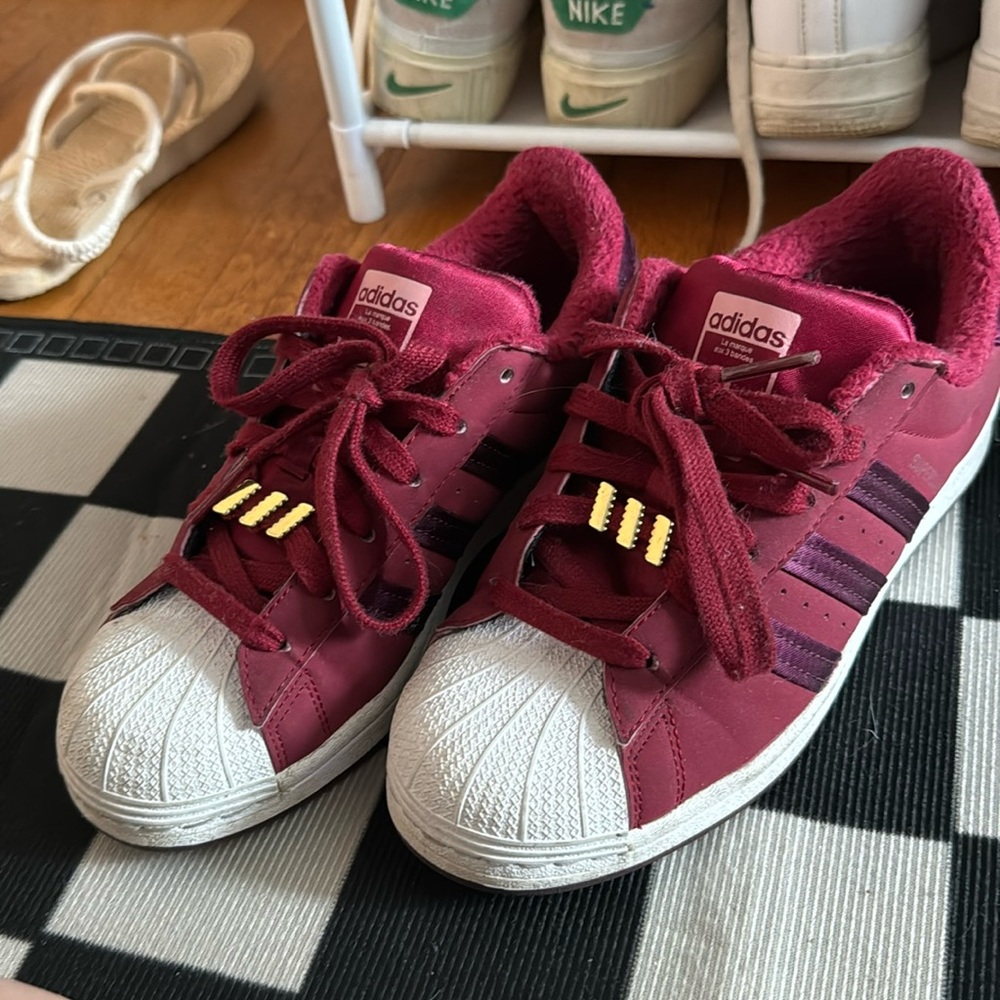 Adidas superstars